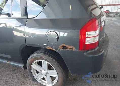 2010 Jeep Compass Sport из США, поврежденный, VIN 1J4NF1FB7AD646529